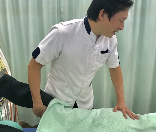 上田式無痛整体で骨盤矯正し腰痛を改善